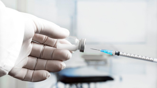 Britanski znanstveniki naj bi za razvoj cepiva testno okužili zdrave prostovoljce (foto: Profimedia)