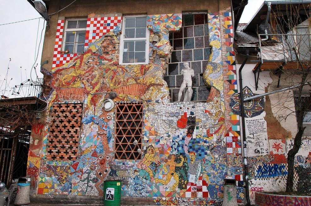 Nevladniki ne nameravajo zapustili stavbe na Metelkovi 6 (foto: Shutterstock)