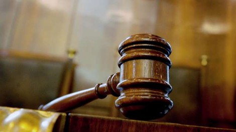 Španec mora zaradi prikrivanja homoseksualnosti plačati odškodnino bivši ženi