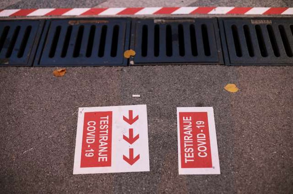 IJS: Trenutno okužen odstotek in pol prebivalstva (foto: Daniel Novakovič/STA)