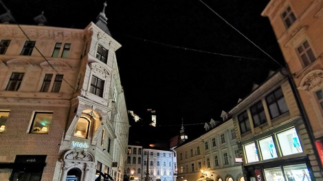 Fotoreportaža: Ljubljana ob začetku policijske ure - prazna in žalostna
