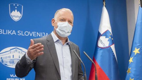 Infektolog Jereb: "Rešitev je ustavitev javnega življenja. Ukrep je v prvem valu deloval!"