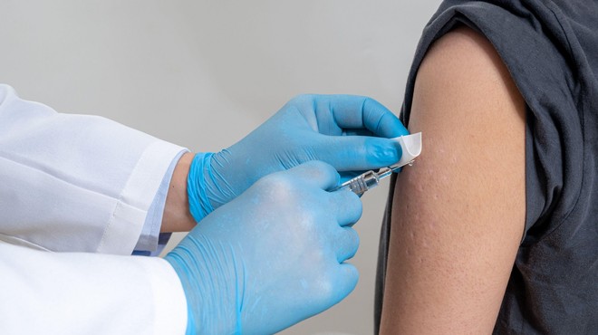 Testiranja cepiv proti covidu-19 brez odgovorov glede smrtnosti (foto: Profimedia)