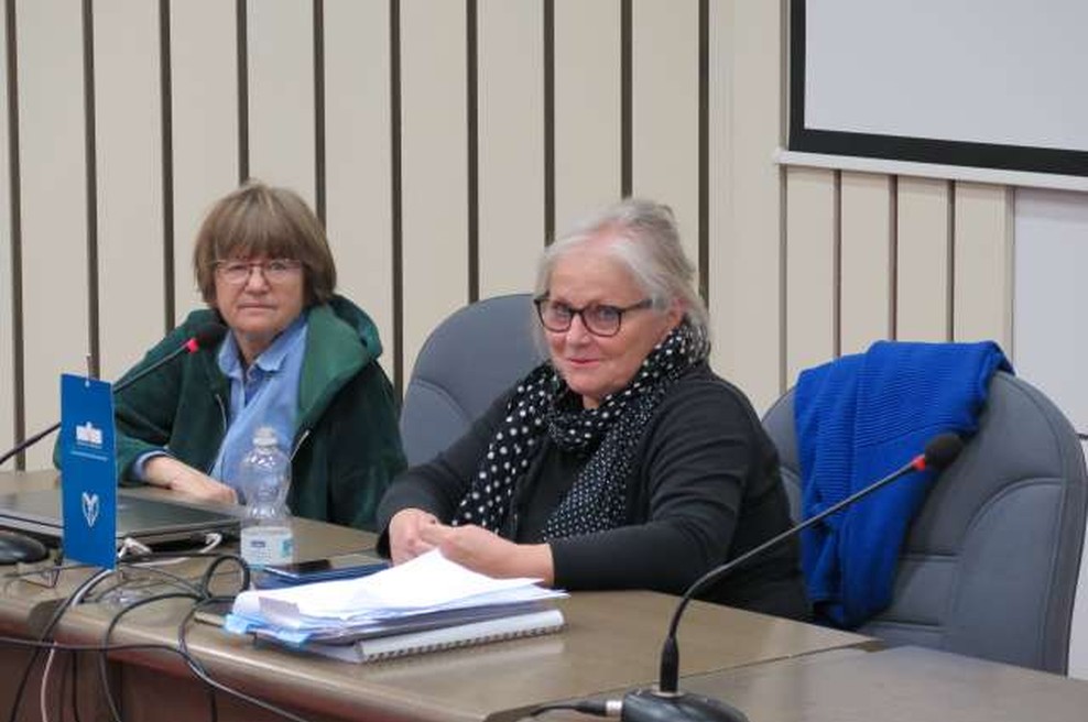 V Srebrni niti menijo, da je namestitev starejših v šolske telovadnice nesprejemljiva (foto: STA/Andreja Seršen Dobaj)