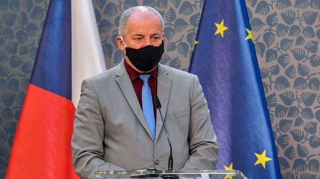Nespoštovanje protikoronskih ukrepov bo odneslo češkega ministra (foto: profimedia)