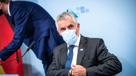 Minister Gantar napovedal dodatne postelje za bolnike in kader
