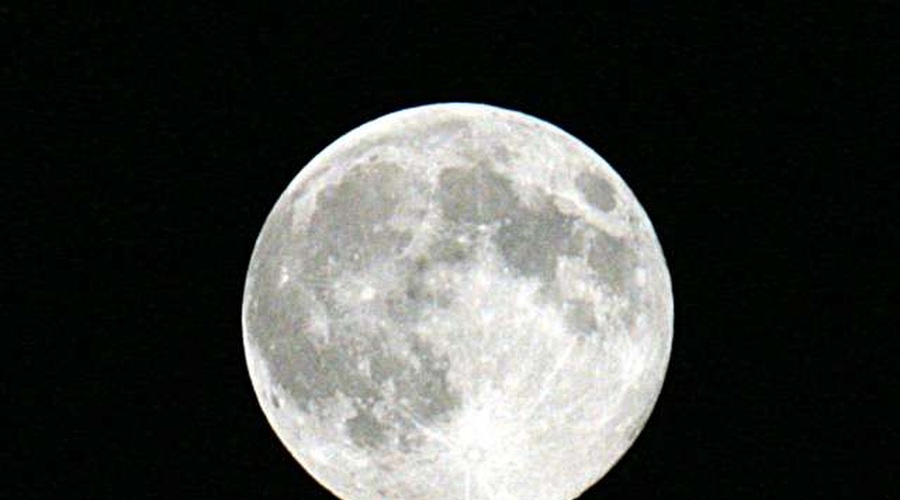 Nasa potrdila, da Luna le ni tako suha kot poper (foto: Tanjug/STA)