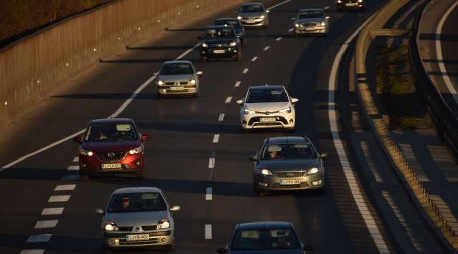 Uveljavljanje izjem ob prehodu občinskih meja tudi za ožje družinske člane in člane skupnega gospodinjstva (foto: Tamino Petelinšek/STA)