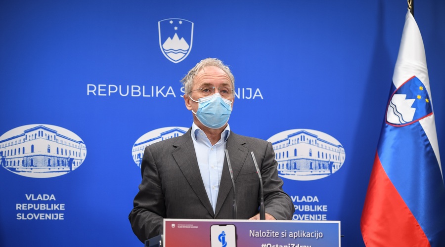 Hojs je bil do rezultatov testiranja v samoizolaciji, po negativnem testu se vrača na delovno mesto (foto: Nebojša Tejić/STA)