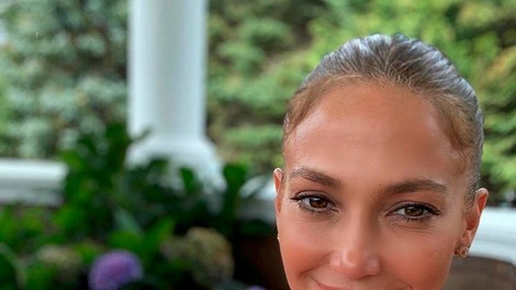 Jennifer Lopez je izbrala jopico te zime (toplo in modno)