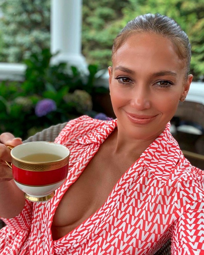 Jennifer Lopez je izbrala jopico te zime (toplo in modno) (foto: Profimedia)