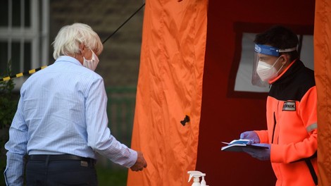 V Rusiji rekordnih 17.347 okužb, na Slovaškem testirajo celotno prebivalstvo