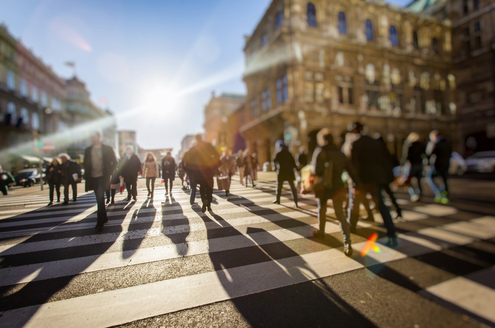 Kratek, jasen in pregleden povzetek bistvenih značilnosti bolezni covid-19 (foto: Shutterstock)