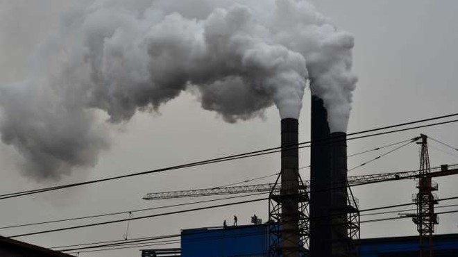 15 odstotkov smrti zaradi covida-19 bi lahko bilo povezanih z onesnaženim zrakom (foto: Xinhua/STA)
