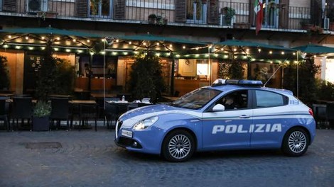 V Italiji se krepijo protesti proti ukrepom za zajezitev novega koronavirusa