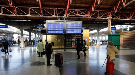 V osmih mesecih 70 odstotkov manj mednarodnih turistov
