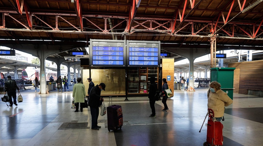V osmih mesecih 70 odstotkov manj mednarodnih turistov (foto: Profimedia)