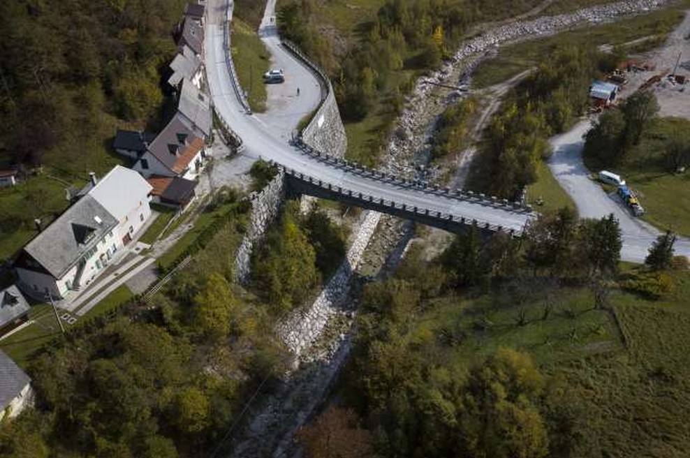 Dvajset let po plazu v Logu pod Mangartom: Življenje mora teči dalje (foto: Anže Malovrh/STA)