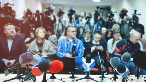 Uredniki slovenskih medijev: Pod pritiski ne bomo klonili