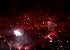 Spektakularni posnetki iz Splita: Ob obletnici navijaškega kluba Torcida nebo nad mestom zažarelo