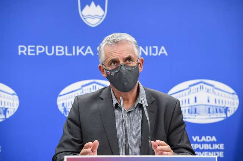 Cepivo proti gripi že skoraj razdeljeno, pri novi pošiljki prednost za rizične skupine (foto: Nebojša Tejić/STA)