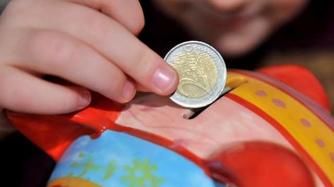 Slovenci ostajamo med bolj varčnimi v Evropi