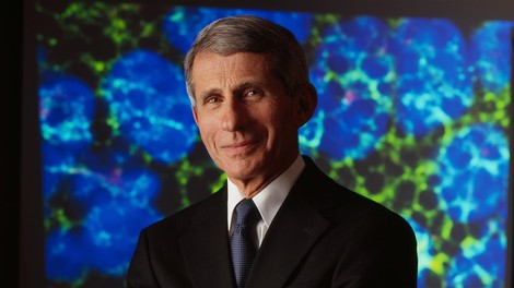 Anthony Fauci: "Vrnitev normalnega življenja ne gre pričakovati pred koncem leta 2021"