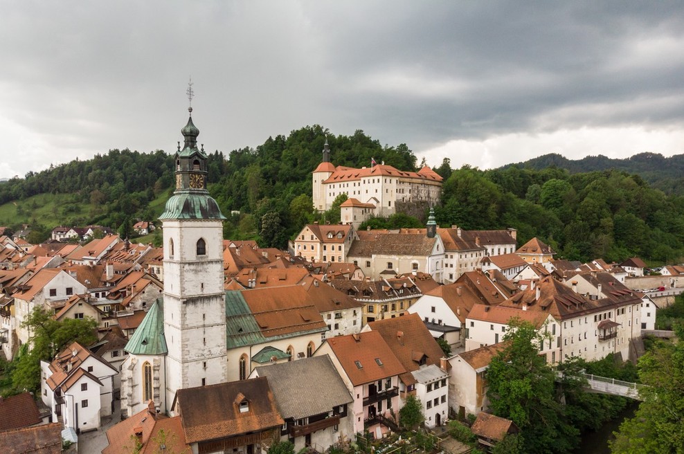 V Škofji Loki se soočajo s hitrim širjenjem okužbe (foto: profimedia)