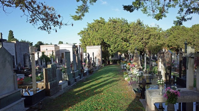 V občini Železniki so začasno zaprli vsa pokopališča (foto: profimedia)