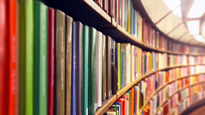 Med izjemami za opravljanje storitev od sobote tudi knjižnice (foto: Shutterstock)