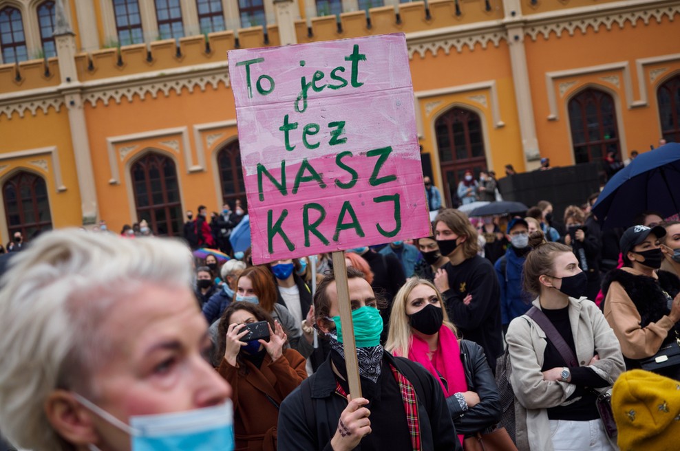 Poljski predsednik za omilitev odločitve ustavnega sodišča o prepovedi splava; podpora protestnikom tudi v Ljubljani (foto: Shutterstock)