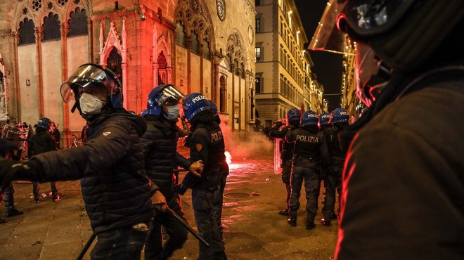 V Italiji rekordno število okužb in protesti, v Avstriji zaostreni ukrepi (foto: profimedia)