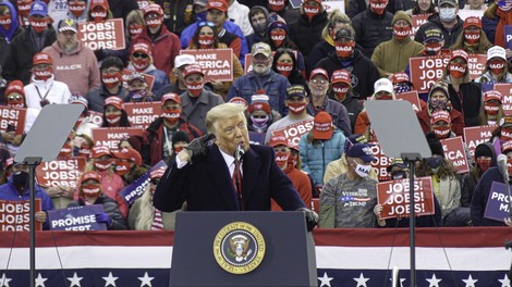 Zborovanja Donalda Trumpa kriva za 30.000 okuženih in 700 smrti