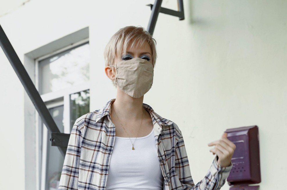 V soboto najmanj okužb v tednu dni, umrlo je 25 bolnikov (foto: profimedia)