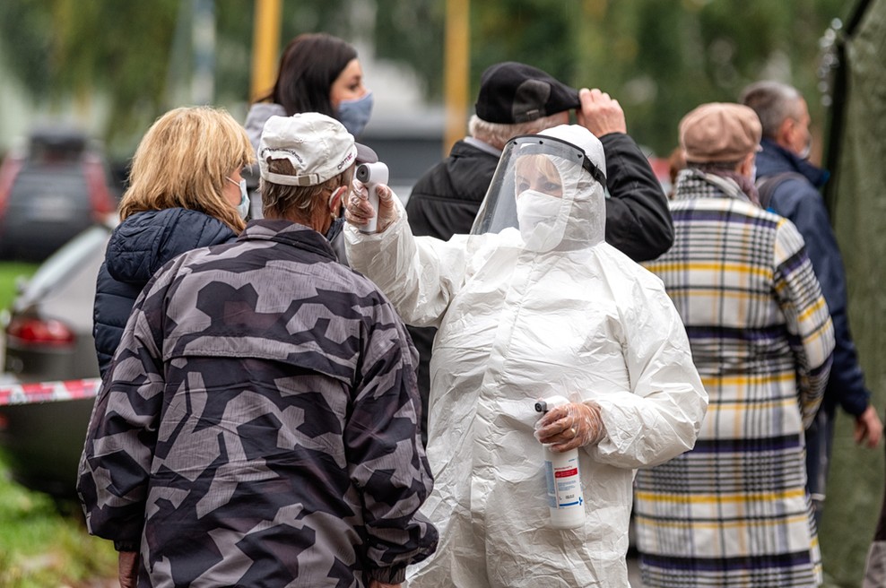 Prva država, ki testira vse svoje prebivalce, je sporočila rezultate (foto: Shutterstock)