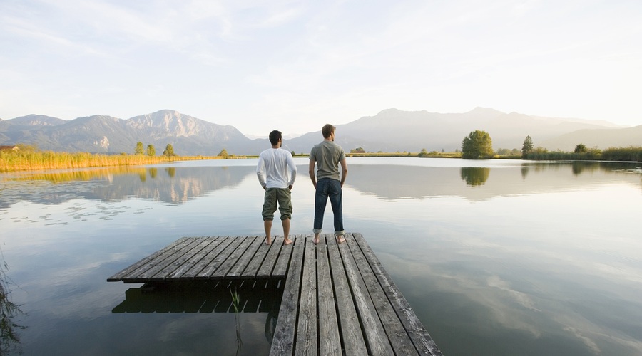 Pretresljiva zgodba zlatega maturanta in mlajšega brata, ki živita sama v trenutno zaprtem gostinskem objektu (foto: Shutterstock)