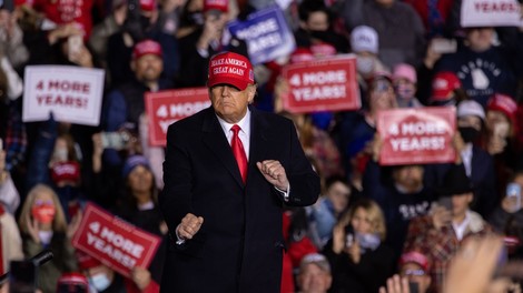 Trump tik pred volitvami objavil video kompilacijo svojega plesa, ki je takoj postala viralna!