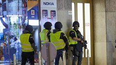 Teror na dunajskih ulicah skozi objektive na telefonih prestrašenih očividcev (foto in video)