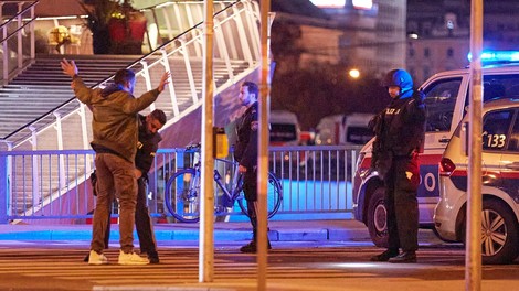 Teror na dunajskih ulicah skozi objektive na telefonih prestrašenih očividcev (foto in video)