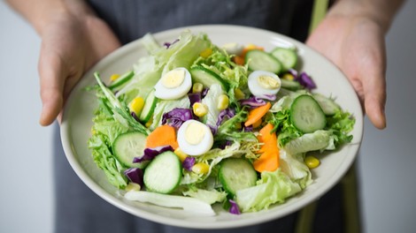 Ocena 5 popularnih diet: Ali dejansko delujejo? TU so – od najslabše do najboljše (po mnenju nutricionistke)