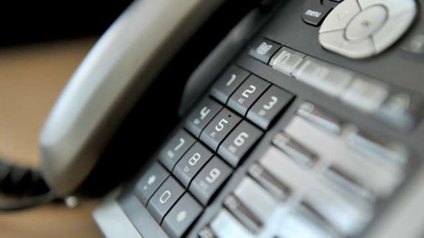 Zaživel nov telefon za psihološko podporo ob epidemiji covida-19