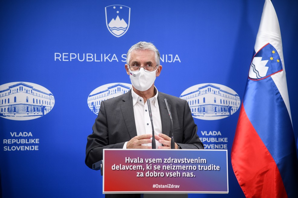 Gantar: S hitrimi testi bomo poskušali uvesti redno testiranje zaposlenih v kritični infrastrukturi (foto: Nebojša Tejić/STA)