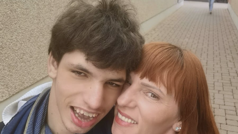 Slovenci v samo štirih dneh zbrali dovolj denarja, da Vid in Vanja ostajata v svoji hiši: "Jočem od sreče in ganjenosti!"