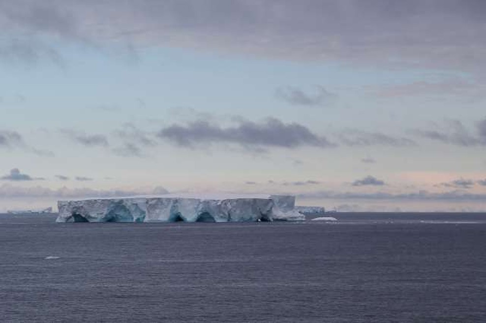 Največja ledena plošča na svetu se približuje odročnemu otoku v južnem Atlantskem oceanu (foto: Xinhua/STA)