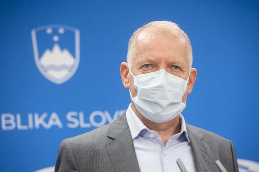 Jereb: V intenzivnih enotah danes dvakrat več covidnih bolnikov kot v celotnem spomladanskem obdobju (foto: Bor Slana/STA)