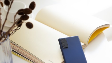 Izjemna trojna kamera, nove živahne barve in vrhunske inovacije: to je novi Samsung Galaxy S20 FE pametni telefon