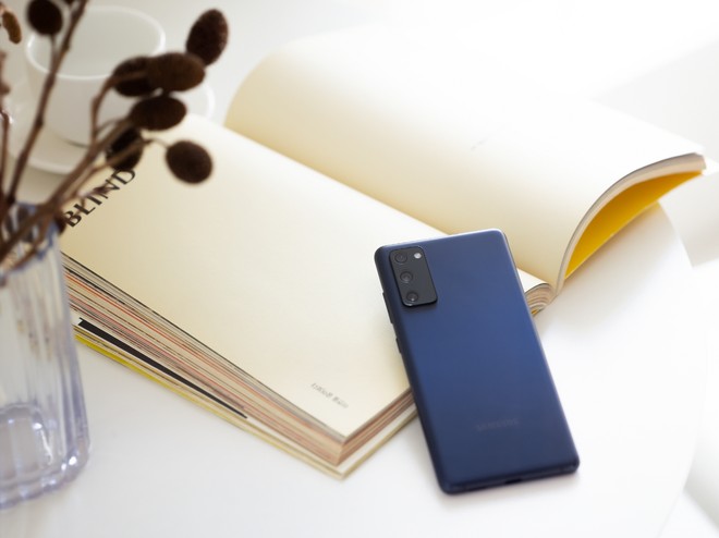 Izjemna trojna kamera, nove živahne barve in vrhunske inovacije: to je novi Samsung Galaxy S20 FE pametni telefon (foto: Promocijsko gradivo Samsung)