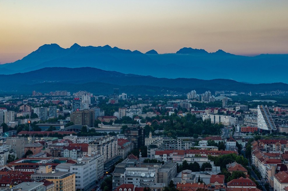 Čas omejitve gibanja je hkrati čas, ko lahko raziščete kotičke svoje občine (foto: profimedia)