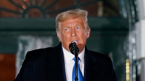 Biden razmišlja o boju proti pandemiji, Trump napoveduje nove tožbe