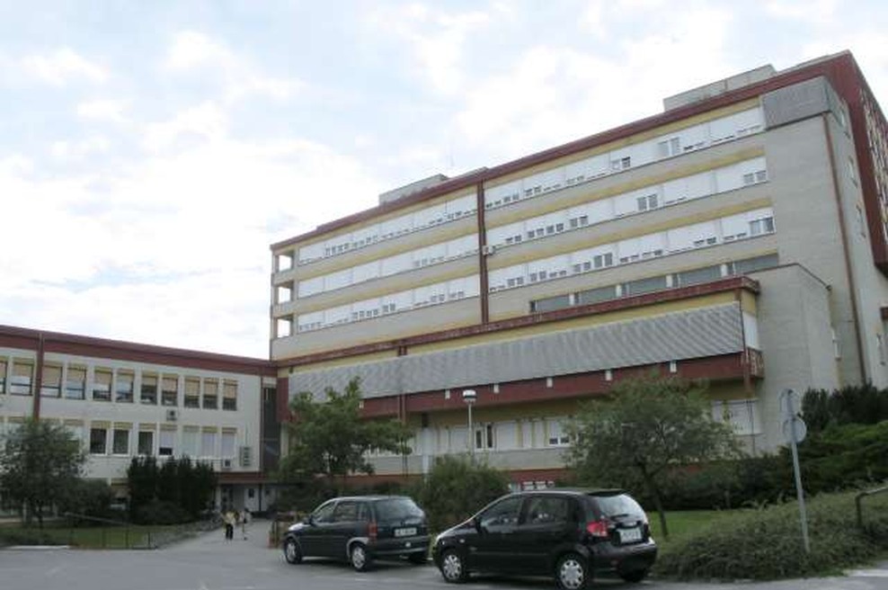 V soboški bolnišnici ne zmorejo več, bolnike s covidom-19 premeščajo v druge bolnišnice po Sloveniji (foto: Andreja Seršen Dobaj/STA)